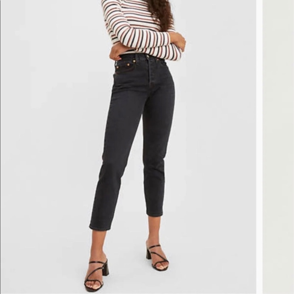 Black Wedgie Ankle Levi’s Jeans
